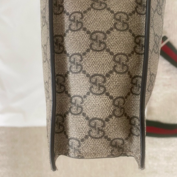 Authentic Gucci tote bag with signature Gucci logo and strap - Picture 5 of 16